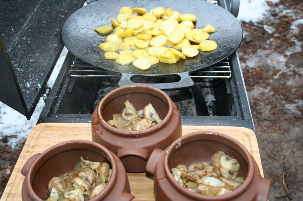 Готовим овощи в горшочках в духовке в различных сочетаниях
