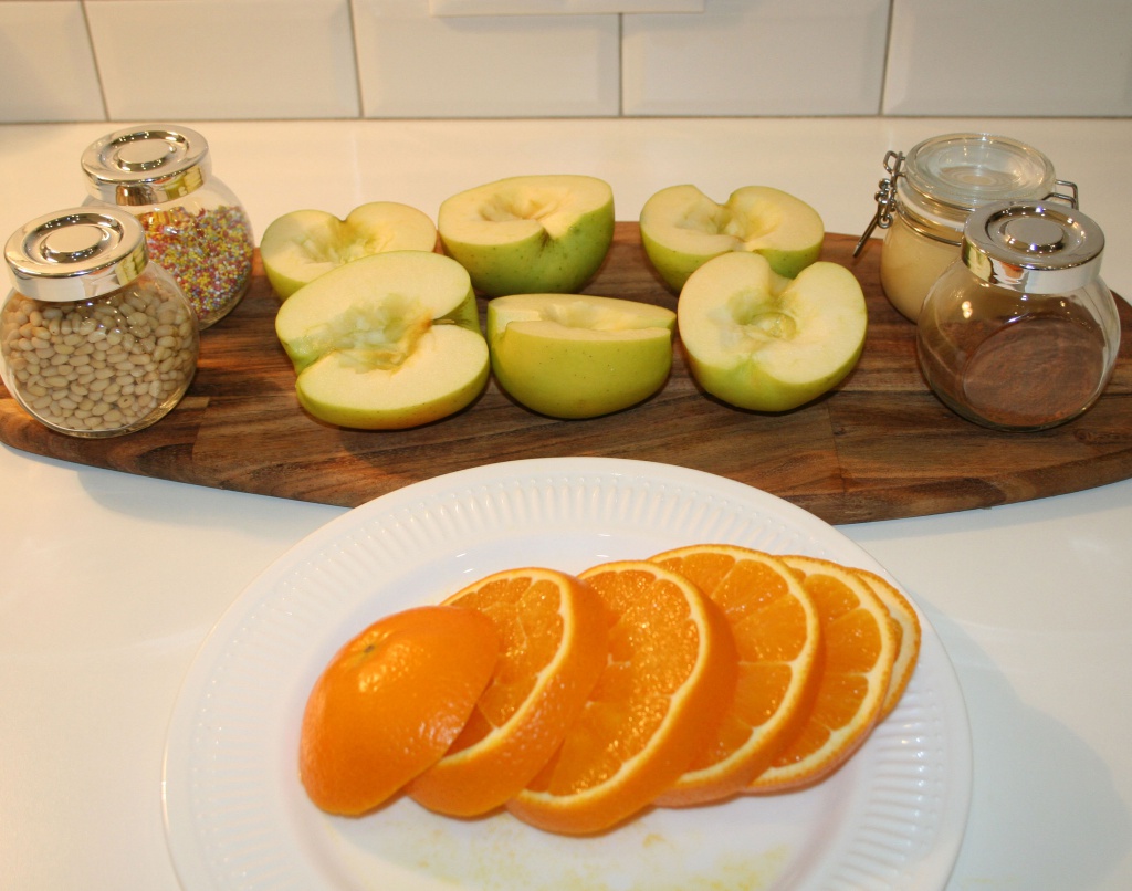 ингредиенты для приготовления яблок с медом и орешками на гриле